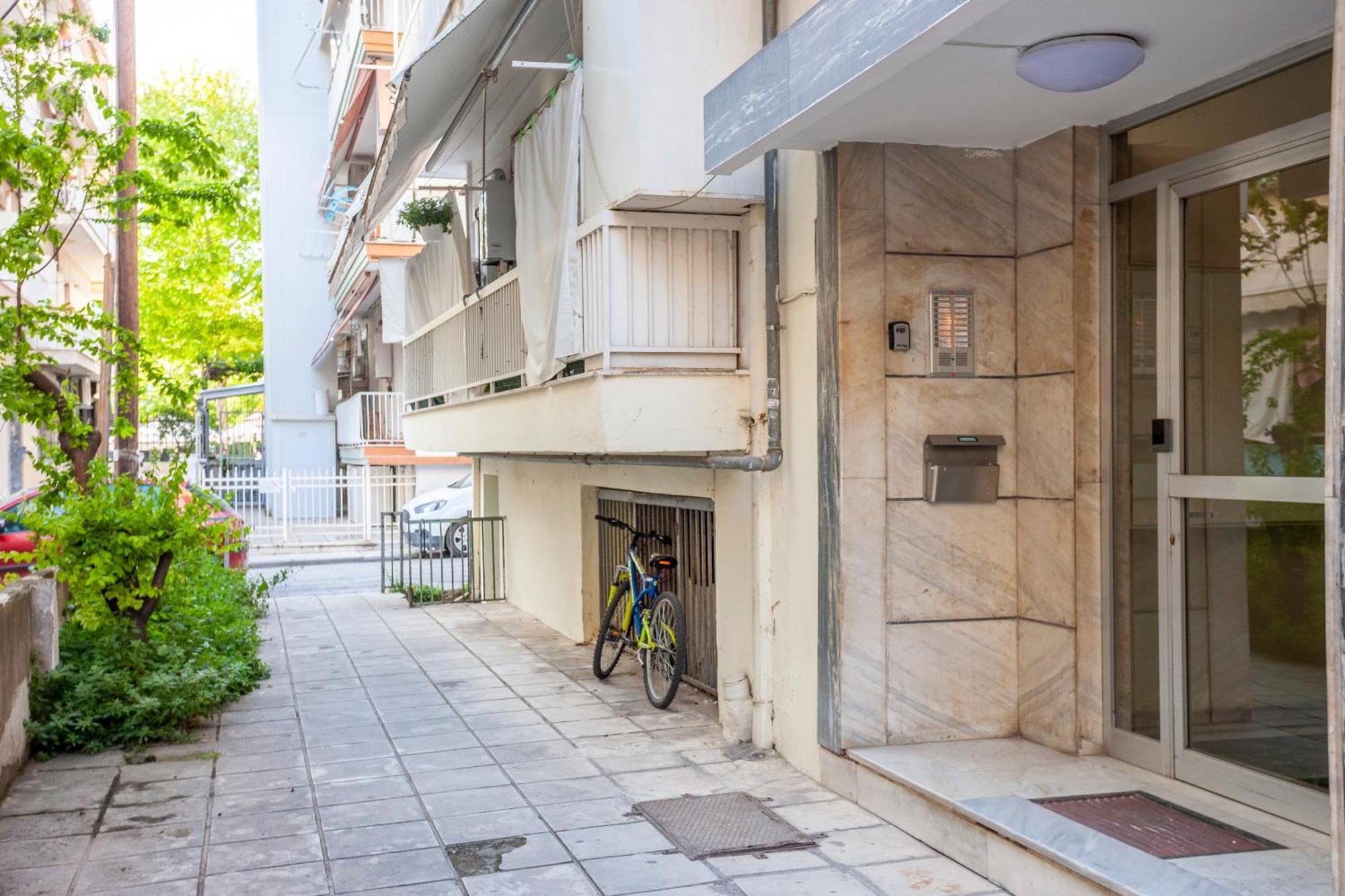 Mazi Rooms Charilaou 2,3 테살로니키 외부 사진